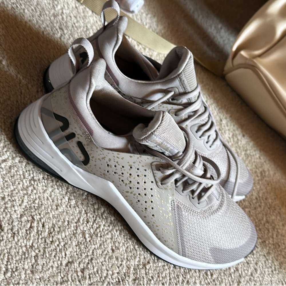 Women’s Nike Airmax Bella TR3 New 8.5